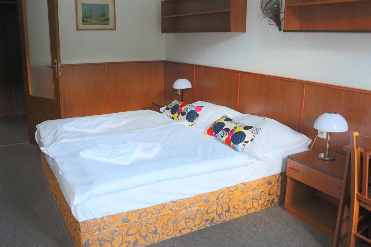 Hotel Maredis Kořenov Eksteriør billede