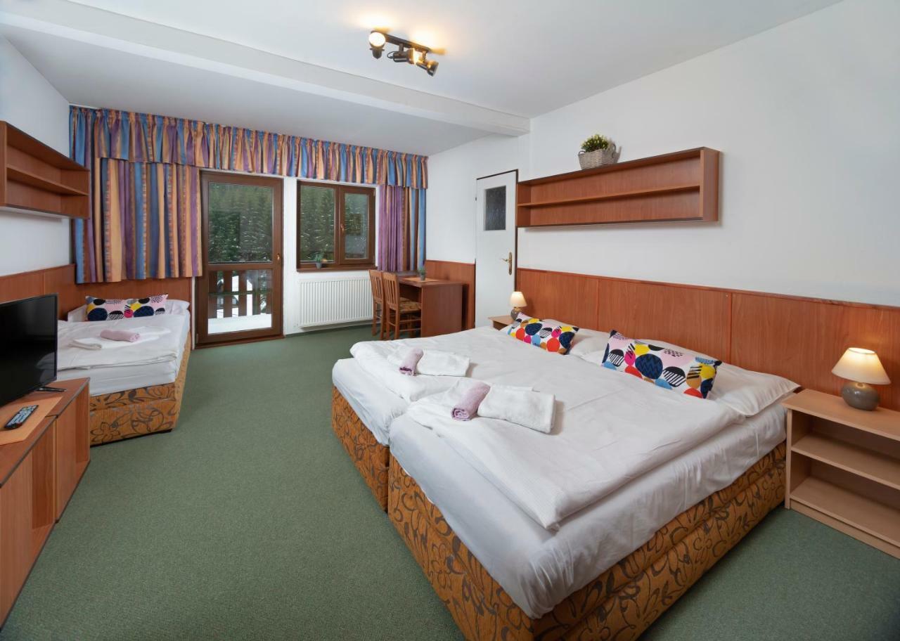 Hotel Maredis Kořenov Eksteriør billede